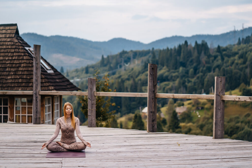 Yoga à la montagne avec Collectif BE